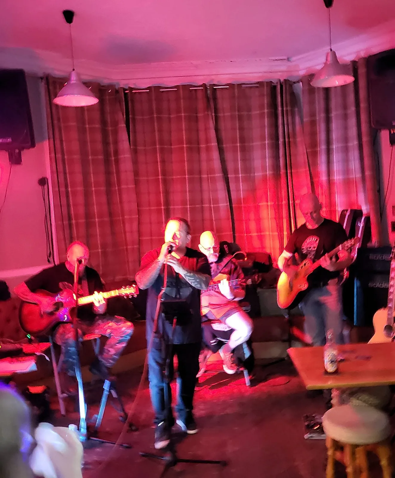 Acoustic Outlawz performing live